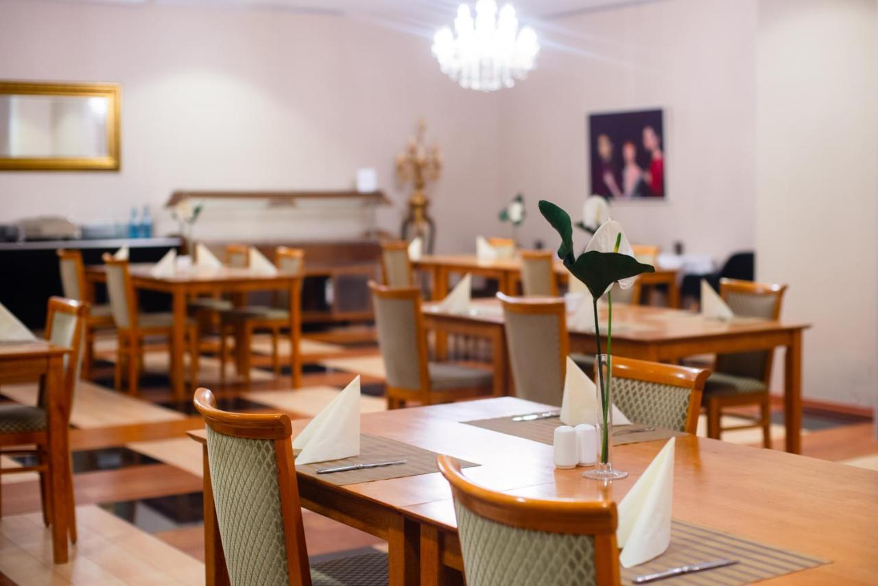 Ross Hotel Stuttgart Ngoại thất bức ảnh
