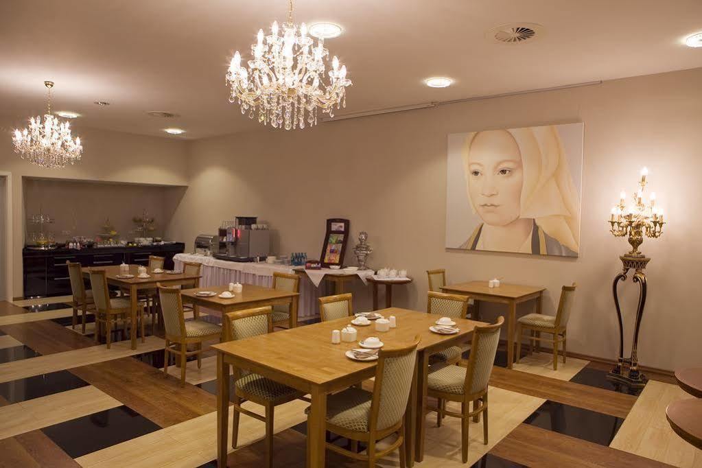 Ross Hotel Stuttgart Ngoại thất bức ảnh